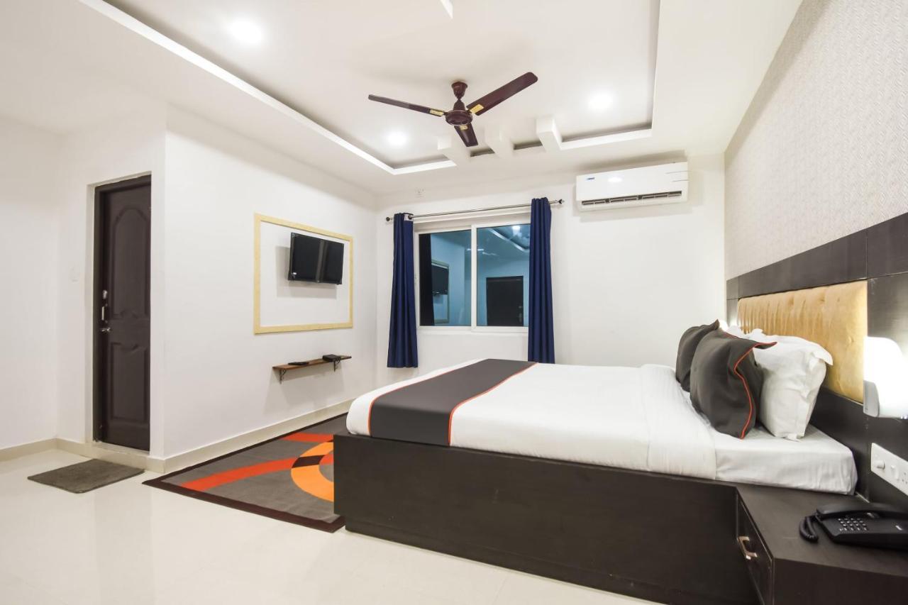 Collection O Red Velvet Premium Hotel Balianta Buitenkant foto
