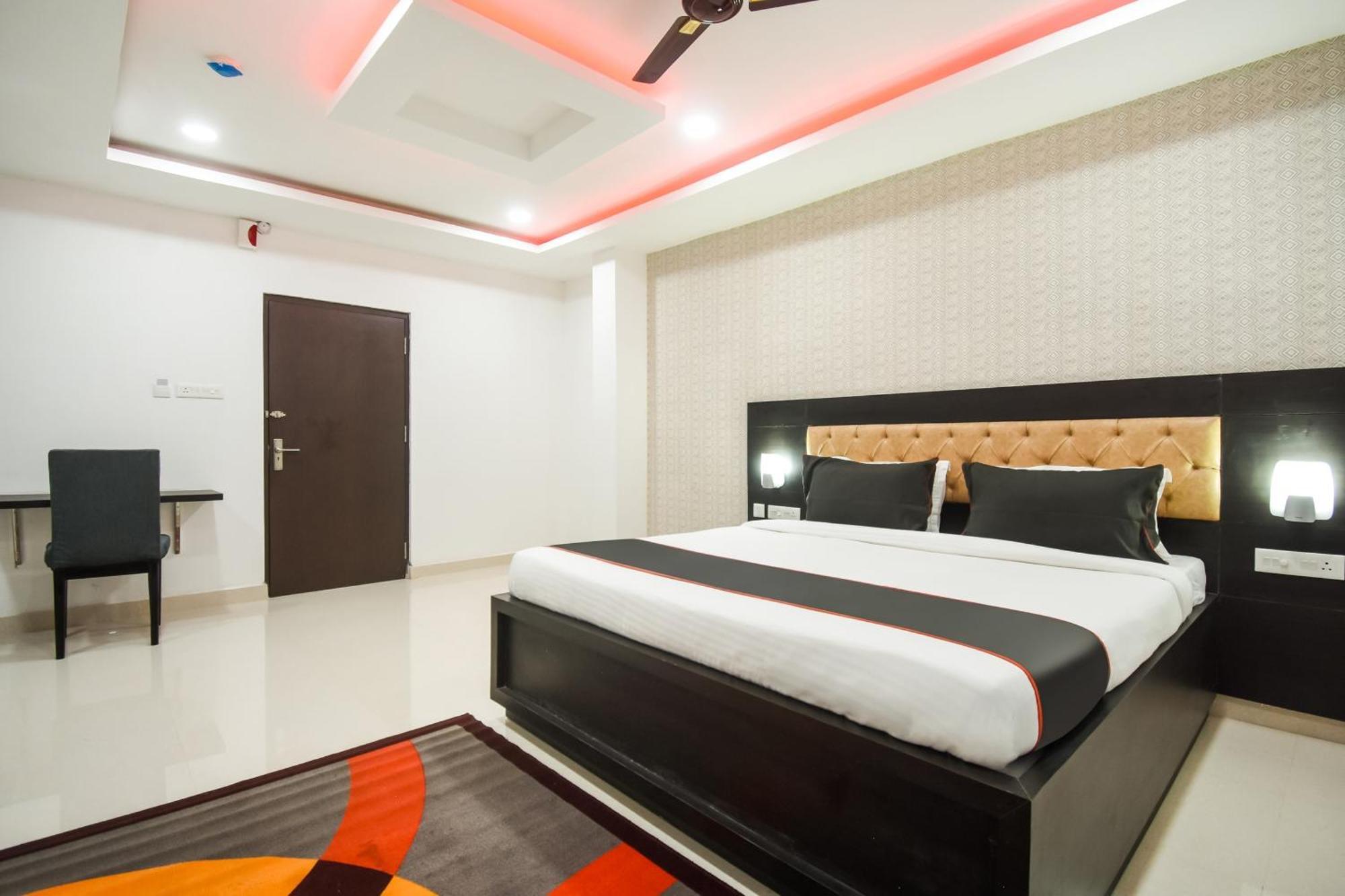 Collection O Red Velvet Premium Hotel Balianta Buitenkant foto